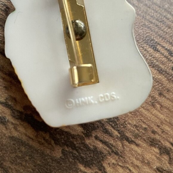 Vintage Hallmark Thanksgiving Pin Pilgrim Mouse Molded Plastic Novelty Brooch - Picture 6 of 6